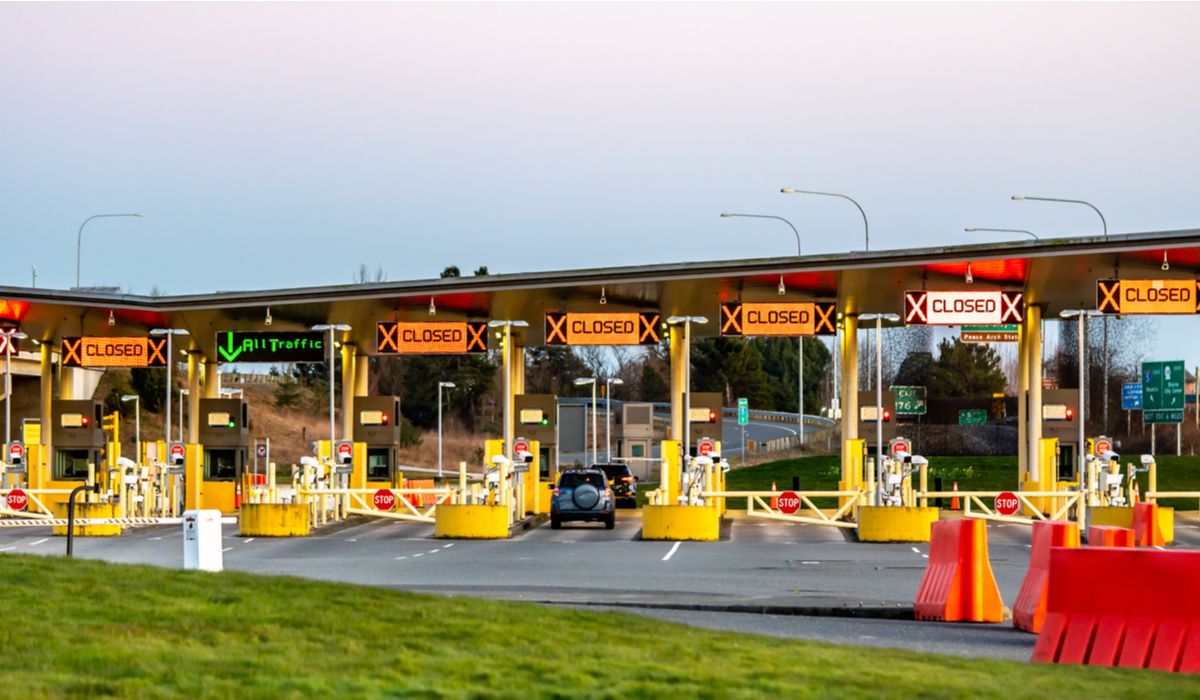 can you take your dog across the canadian border