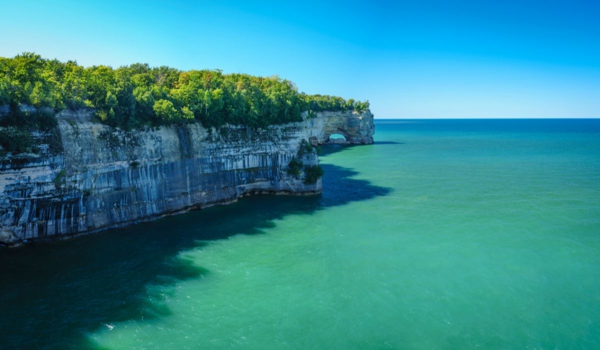 A picture of the rocks and water at Pictured Rocks Lakeshore