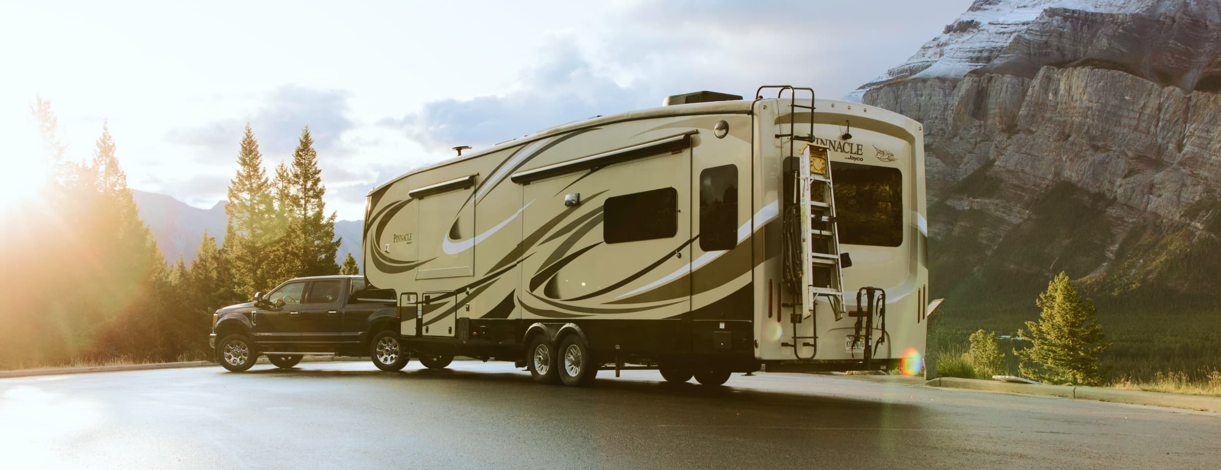 What is a Fifth Wheel? Types, Features, Pros, Cons, & More